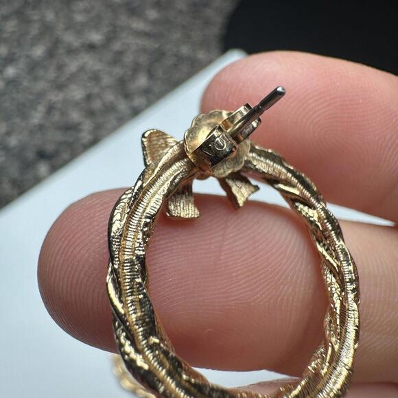 Avon Gold Tone Christmas Holiday Wreath With Bow Pierced Earrings Signed - Picture 5 of 8